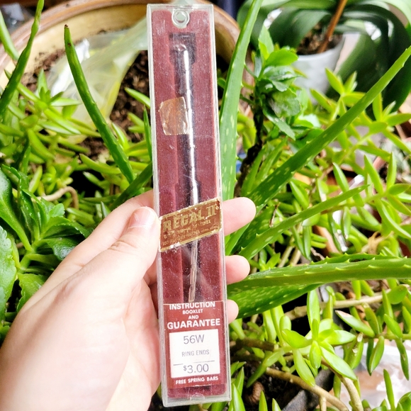 Vintage Regal II 56W Twist-On Silver Stretch Watchband - Picture 2 of 3